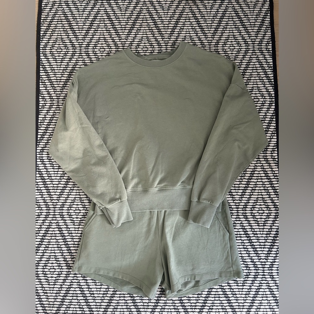 Rowe Green Sweatshirt and Shorts Set, Medium